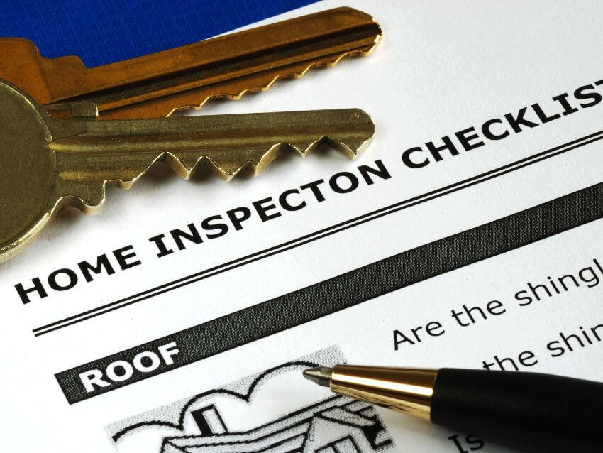 House keys and paper with words Home Inspection Checklist